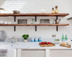 Những mẫu kệ gỗ treo tường nhà bếp tiện nghi