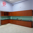 Tủ bếp vân gỗ công nghiệp 