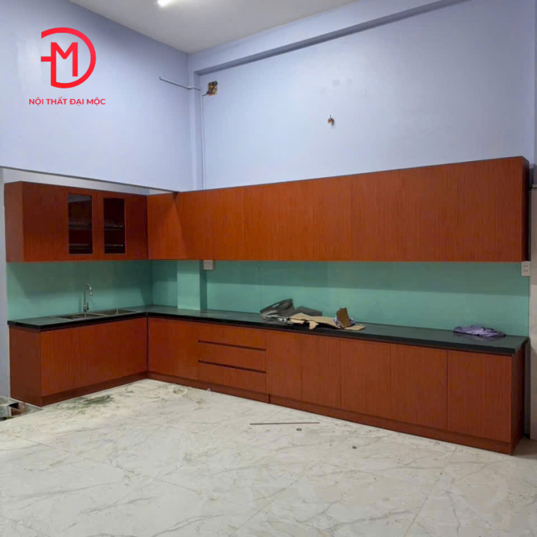 Tủ bếp vân gỗ công nghiệp
